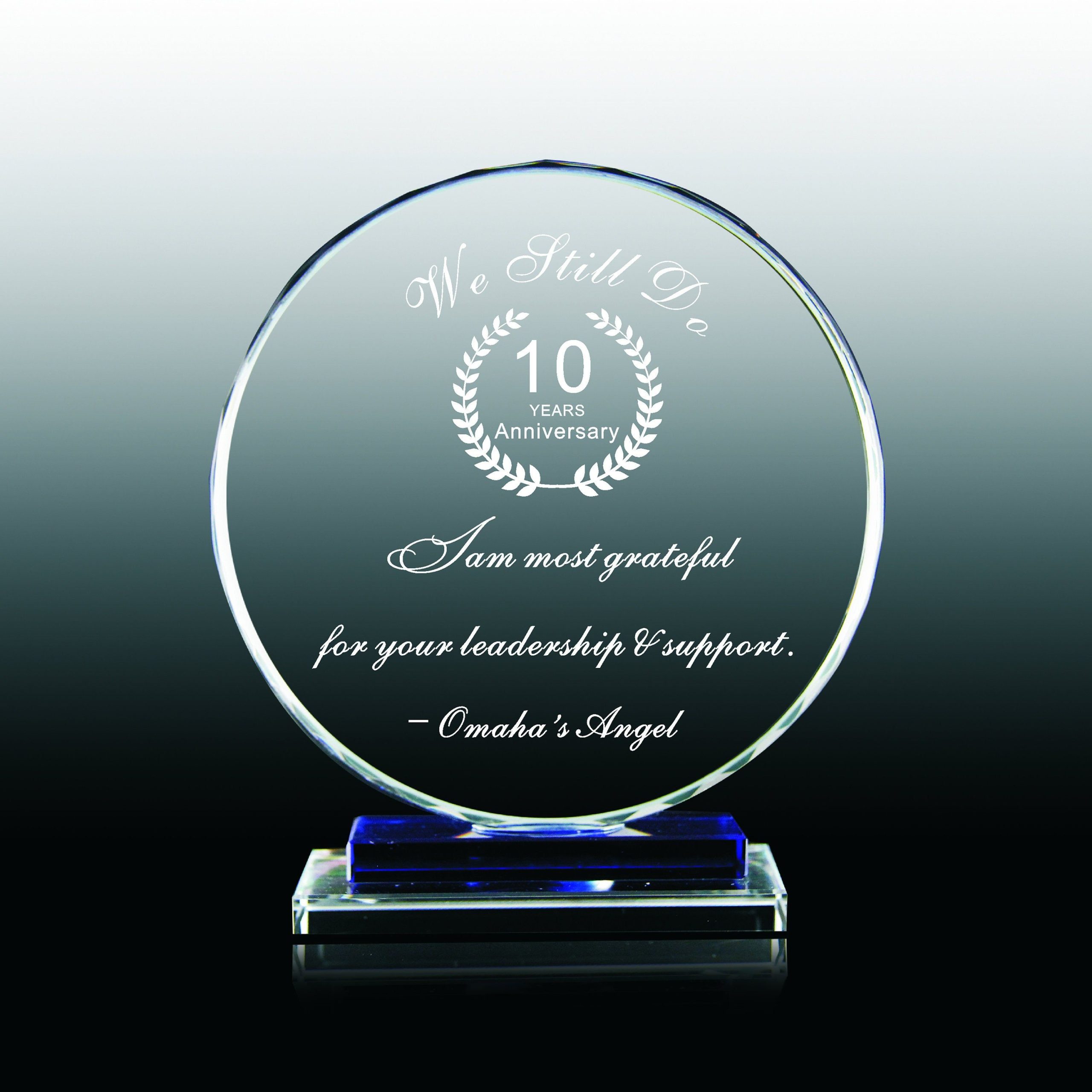 Designing Custom Award Plaques That Inspire Pride